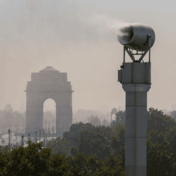 दिल्ली NCAP 2026: इलेक्ट्रिक बसें, ऑड-ईवन की वापसी, NCR में 500 स्मॉग टावर