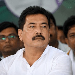 टीएमसी के लिए संकट बने रितब्रत बनर्जी, 50 विधायकों से संपर्क की खबर