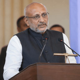 उपराष्ट्रपति ने मीडिया को दी चेतावनी, 'कॉकरोच' वाली मिसाल से...