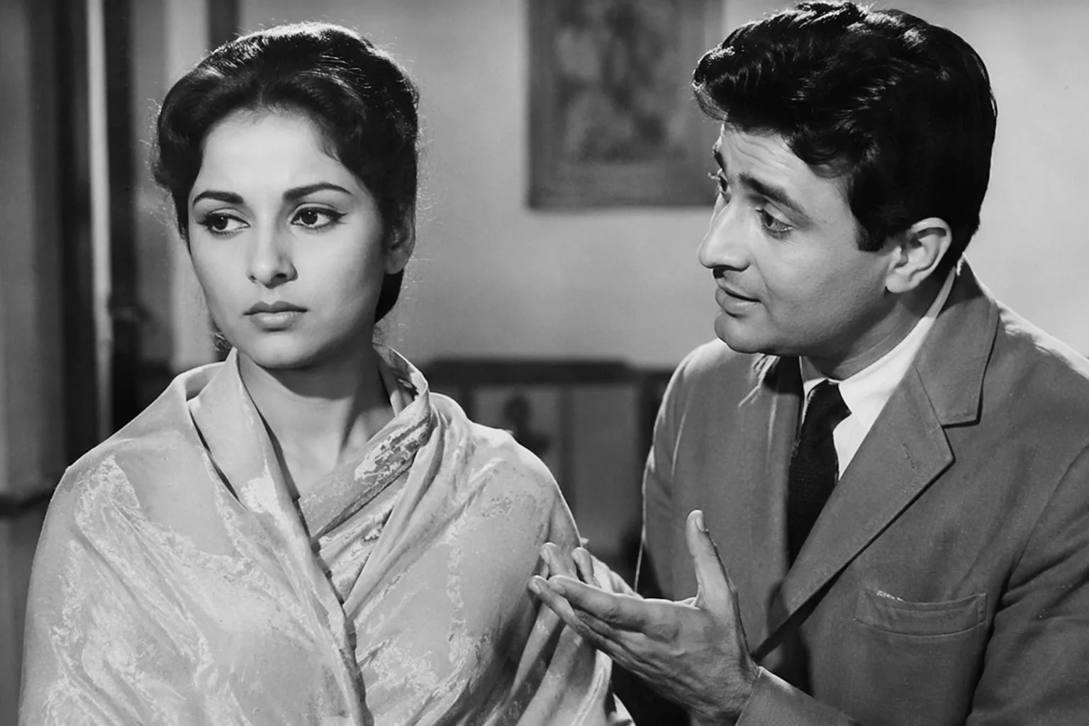 When Waheeda Rehman refused BOLD costume; Dev Anand backed her stand; 'Her name is Lajwanti, how can she wear revealing clothes?'
