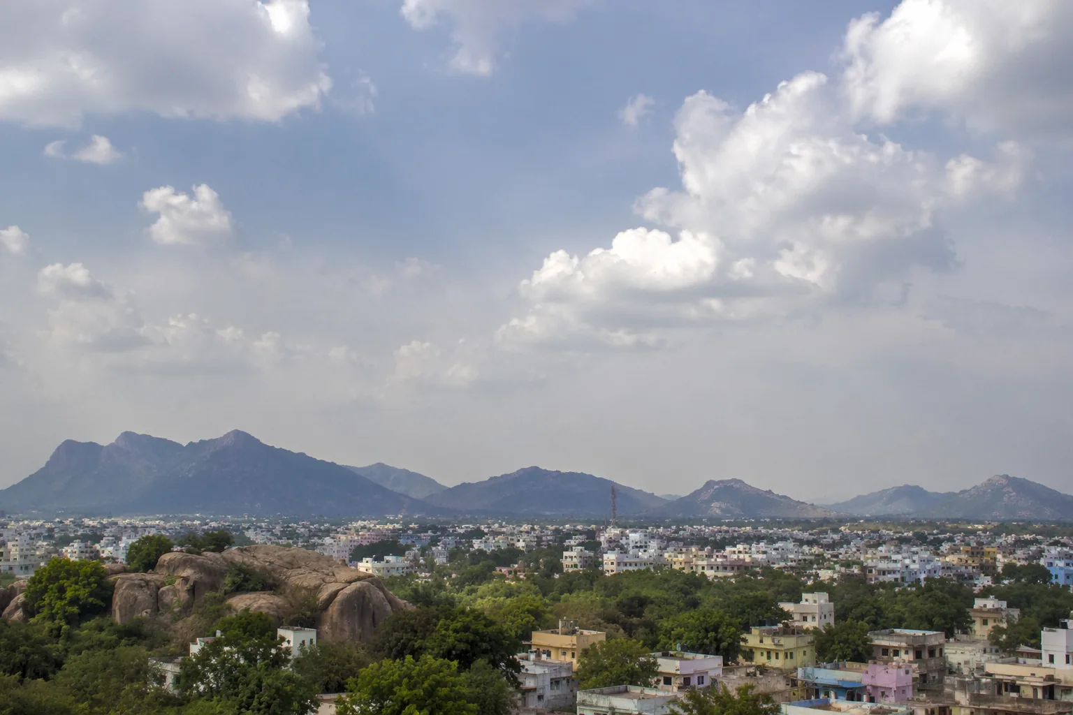 सेलम मौसम आज 10 जून 2026: 29°C, Partly Cloudy  | AQI 39 (अच्छा)