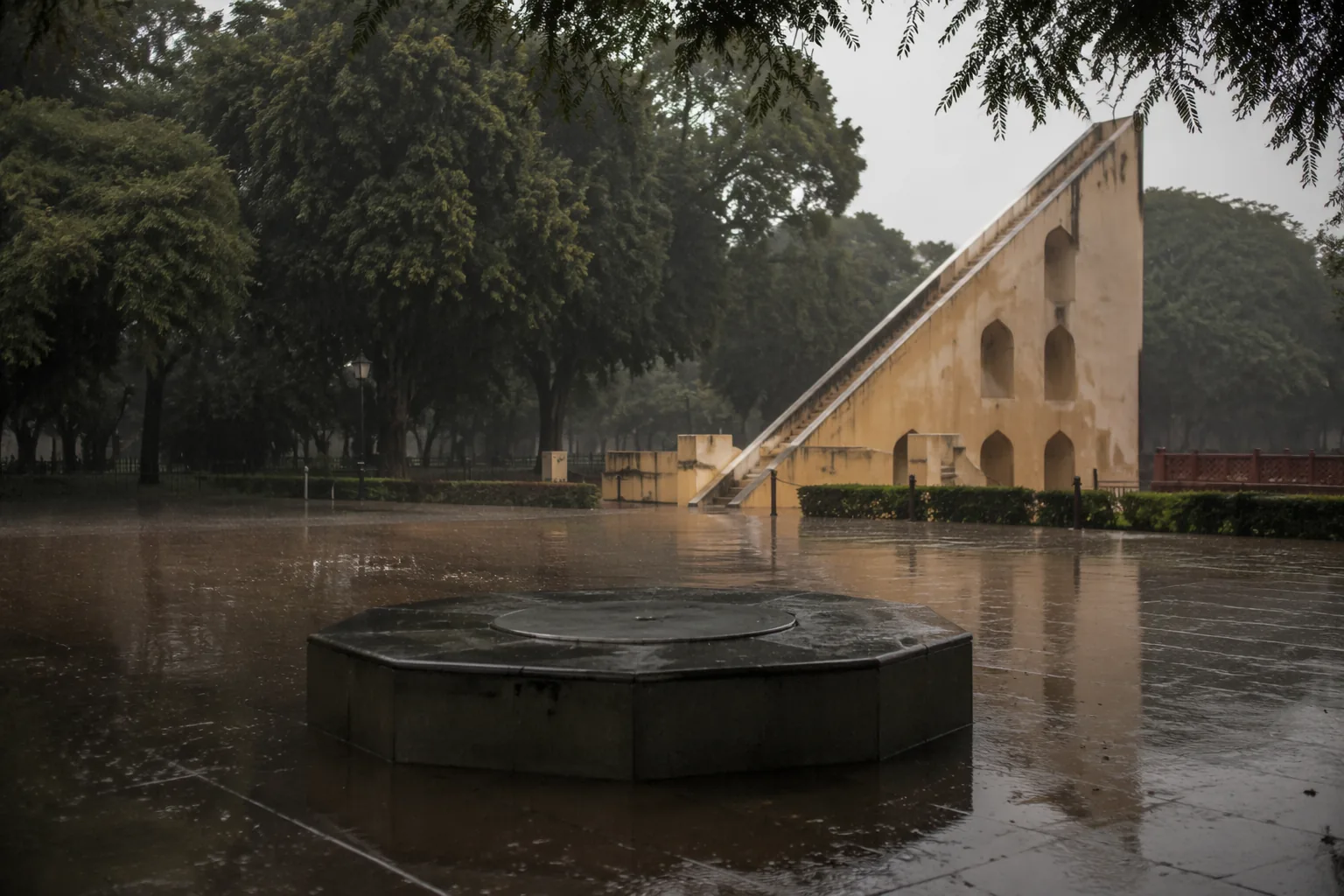 Protesters regroup at Jantar Mantar, defy rain and police efforts