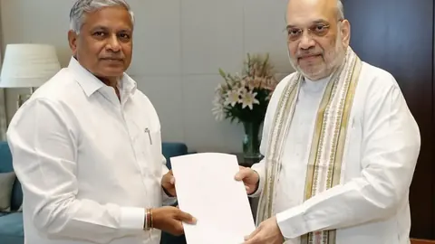 Somanna urges Amit Shah to include Kadugolla community in ST list