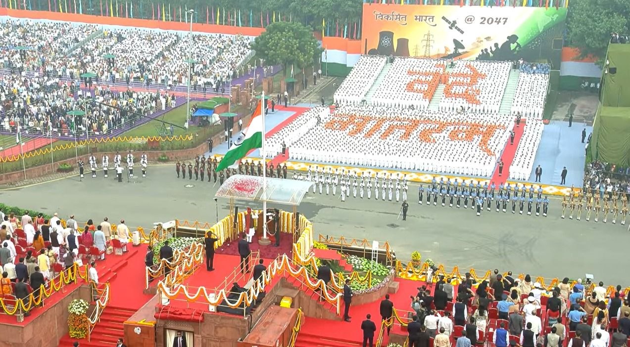 Aerial view of Independence Day celebrations showing Vande Mataram human formation at Red Fort