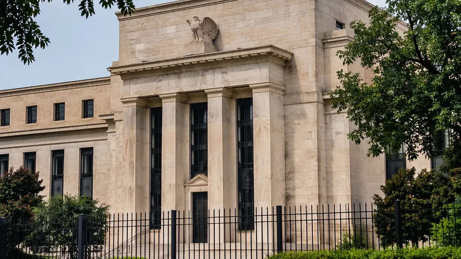 RBI's Approach to Rupee's Decline Differs from 2013 Strategy