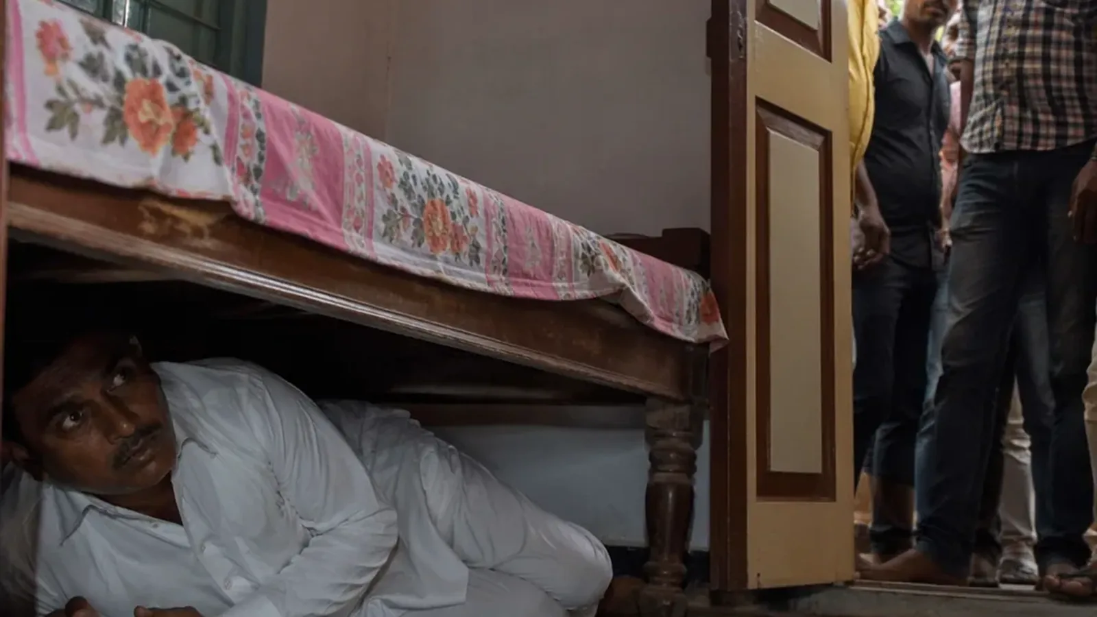 TMC Leader Allegedly Hides Under Bed Amid Crowd's Protest Over 'Cut Money'