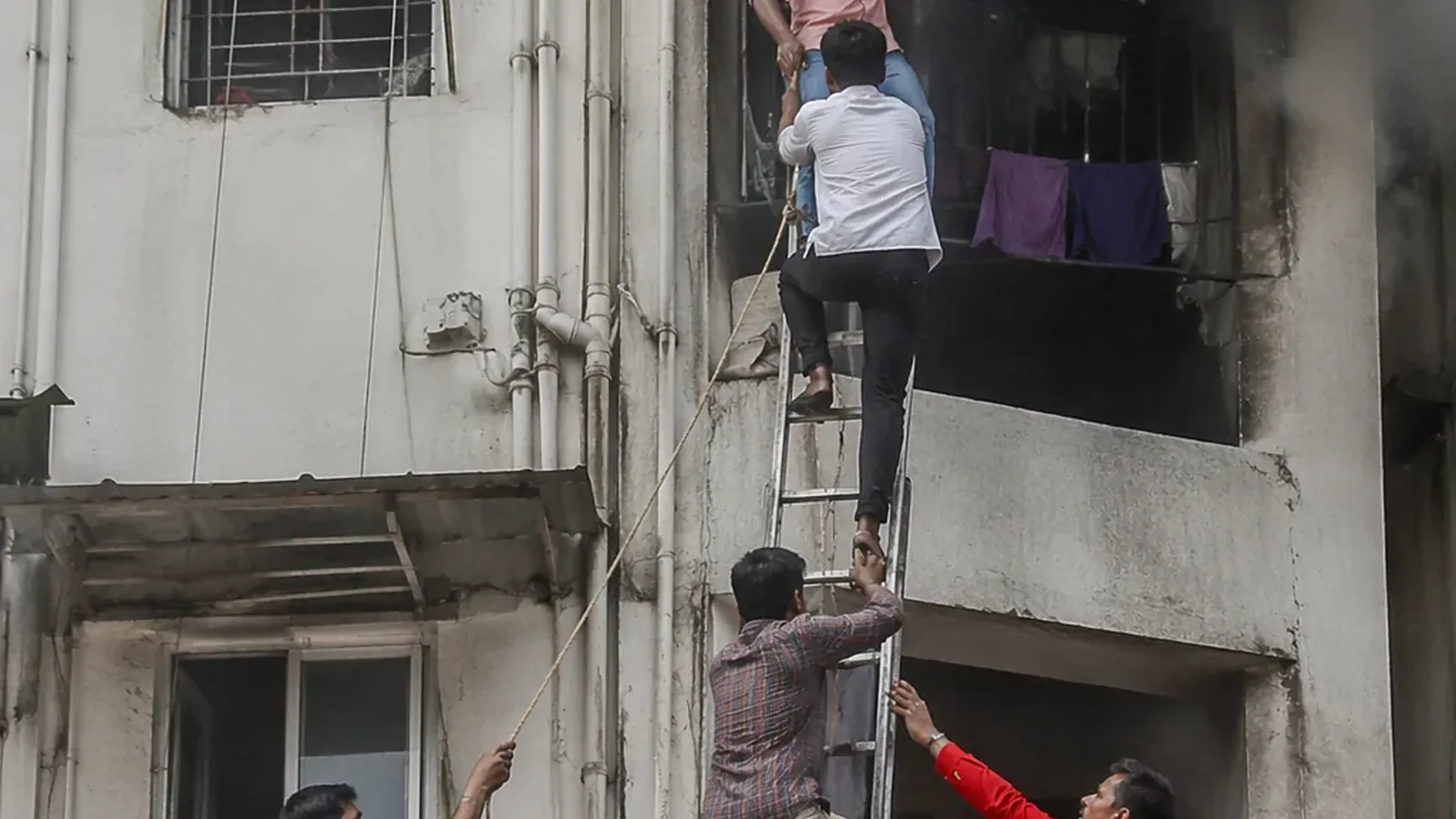 Indore Showroom Fire: 20 Rescued Using Ladders and Ropes