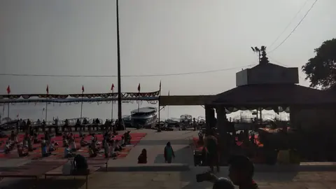 सुबह-ए-बनारस: वाराणसी में योग से बदल रही लोगों की जिंदगी