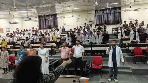 फिरोजाबाद में नशा मुक्त युवा अभियान के तहत सामूहिक प्रतिज्ञा कार्यक्रम