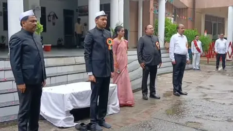 हमीरपुर में स्वतंत्रता दिवस पर ध्वजारोहण, देशभक्ति का जश्न