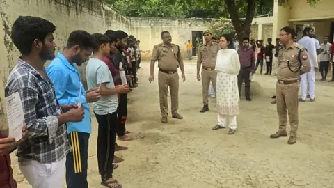 फिरोजाबाद जेल का निरीक्षण: बंदियों को निःशुल्क विधिक सहायता का आश्वासन