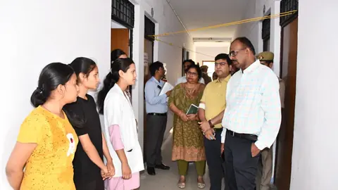 फिरोजाबाद में छात्रावास का जिलाधिकारी ने किया औचक निरीक्षण
