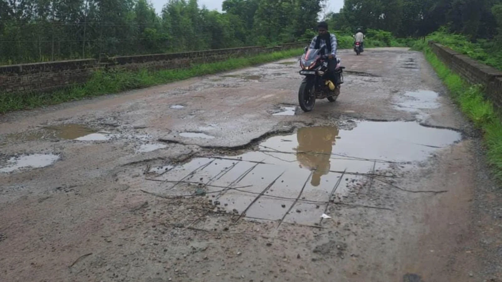 Crumbling road to Nepal poses safety crisis for thousands of daily commuters