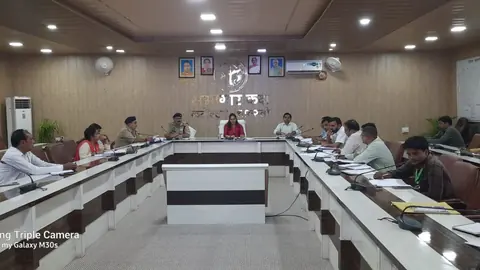 District Magistrate Annapurna Garg leads meeting to enhance road safety in Shravasti