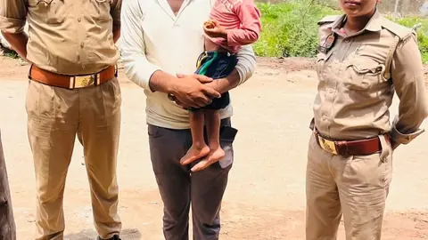 बांदा पुलिस ने गुमशुदा 2 साल के बच्चे को परिवार से मिलाया