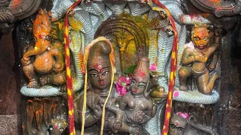 उज्जैन में नाग पंचमी पर बाबा नागचंद्रेश्वर मंदिर में उमड़ी भक्तों की भीड़