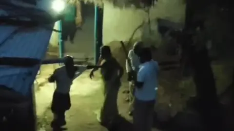 हमीरपुर में दबंगों ने घर में घुसकर महिलाओं को भी पीटा