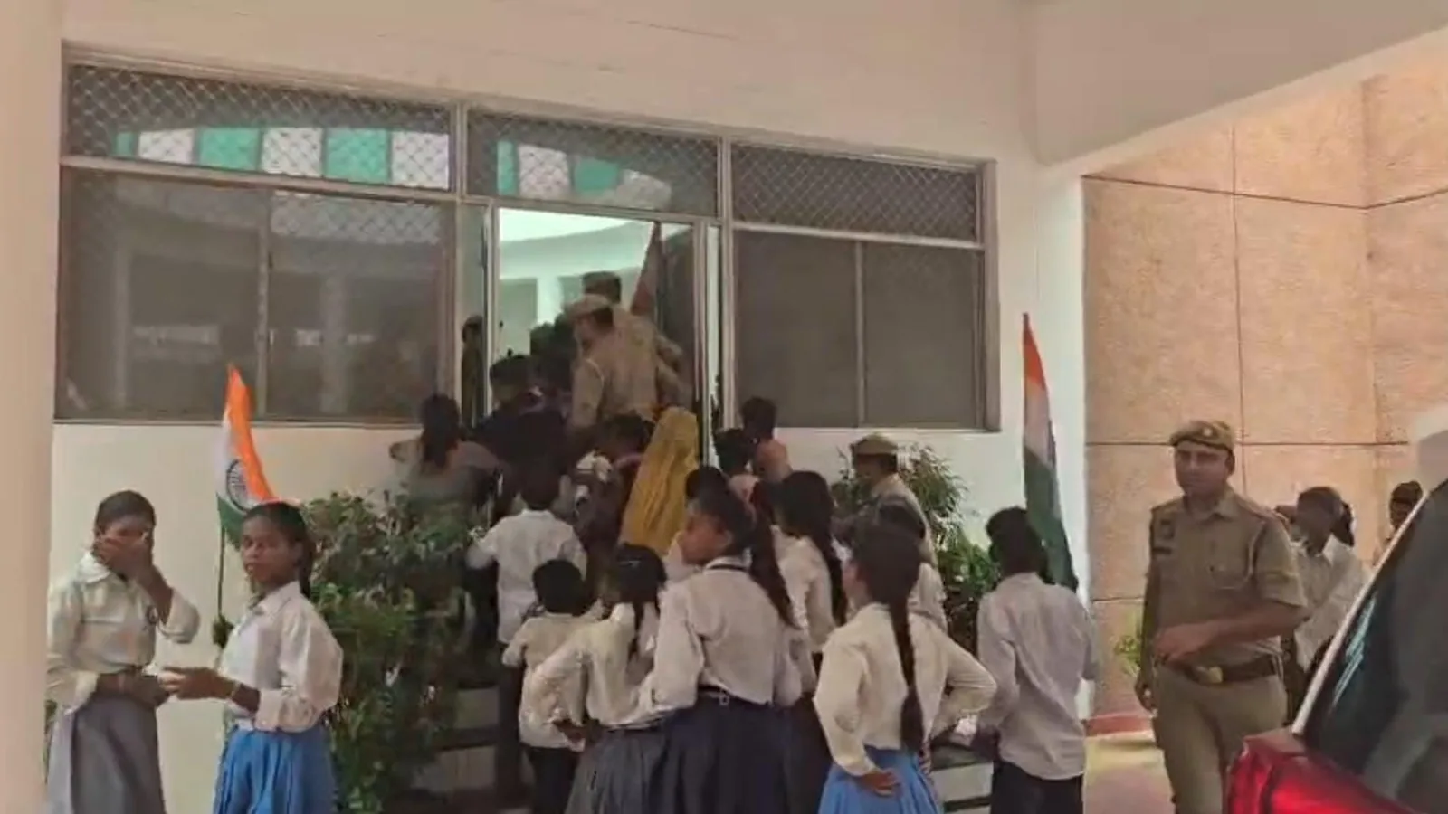 Schoolchildren in Hamirpur protest for better road access to education
