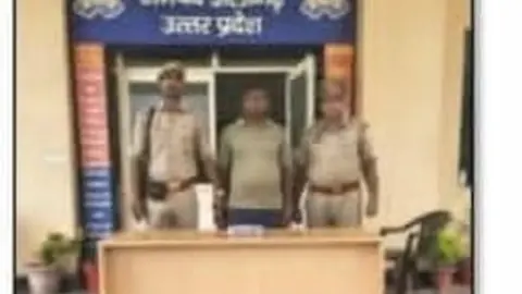 Constable arrested for assault and ₹60,000 theft in Aligarh
