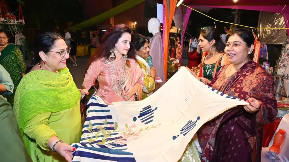 गुलमोहर एनक्लेव में तीज उत्सव ने मनाया धूमधाम से जश्न