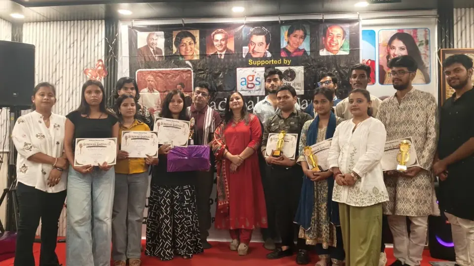 गाजियाबाद में 'सुरों के सरताज' प्रतियोगिता ने जीते दिल