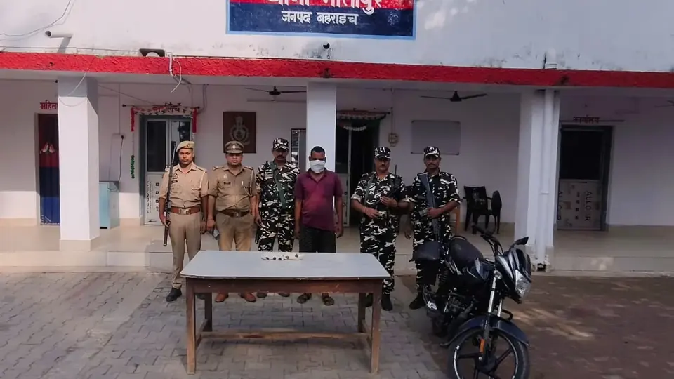 बहराइच में पुलिस और SSB ने भारत-नेपाल सीमा पर 583 ग्राम चरस जब्त कर तस्कर को गिरफ्तार किया