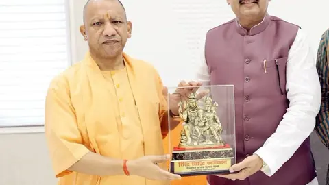 संजय गुप्ता की योगी आदित्यनाथ से मुलाकात से बढ़ी राजनीतिक चर्चाएं