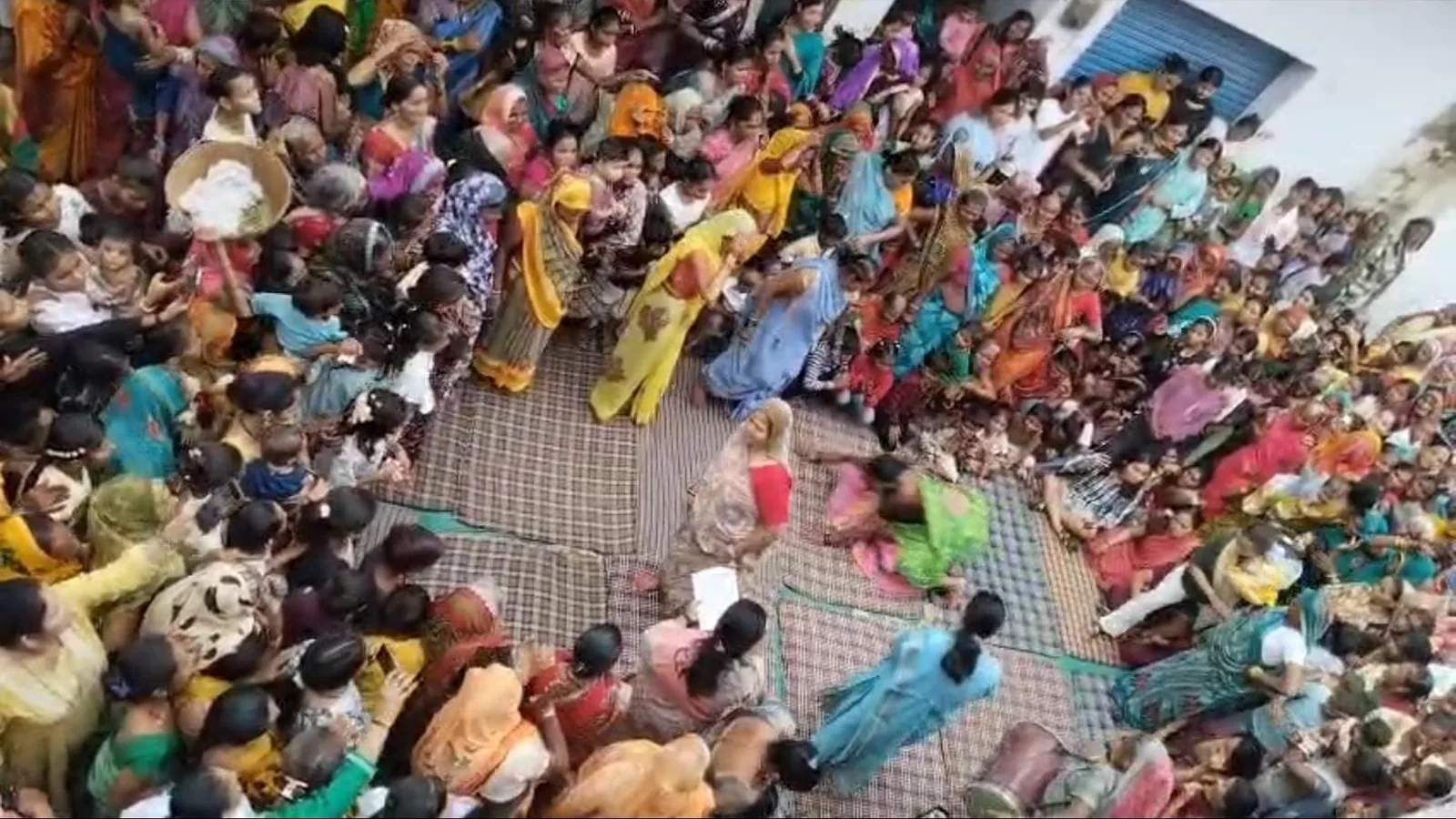 यूपी के गांव में सैकड़ों साल पुरानी महिलाओं की कुश्ती की परंपरा