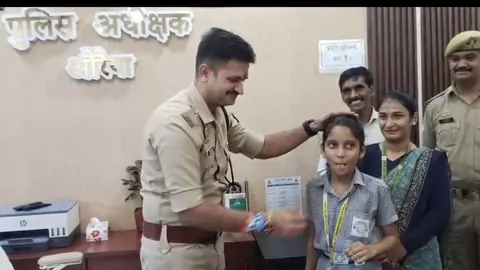 औरैया में स्कूली छात्राओं ने पुलिस अधिकारियों को राखी बांधी, भाईचारे का संदेश