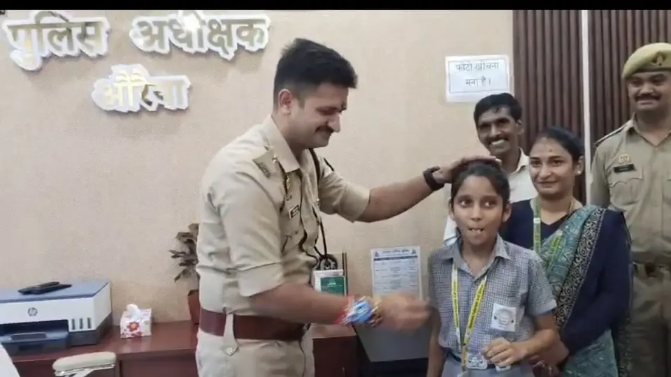 School girls tie rakhi to Auraiya police officers ahead of Rakshabandhan