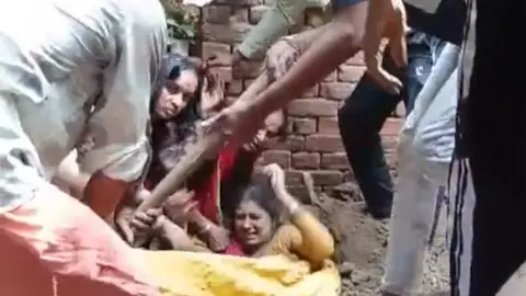 कानपुर देहात में बारिश में कच्चा मकान ढहा, मां और बेटा मलबे में दबे
