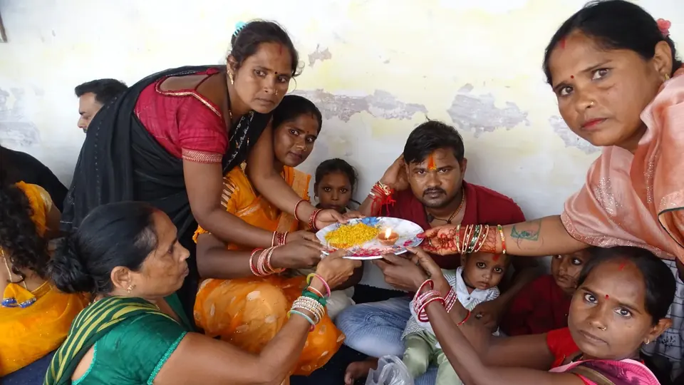 Sisters tie rakhi to jailed brothers at Banda District Prison on Raksha Bandhan