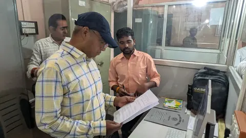 कानपुर देहात के सीडीओ ने 11 गैरहाजिर कर्मचारियों का एक दिन वेतन रोका