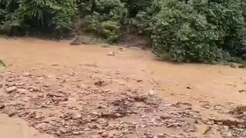 श्रावस्ती में नाले में तेज सैलाब, श्रद्धालु बह गए