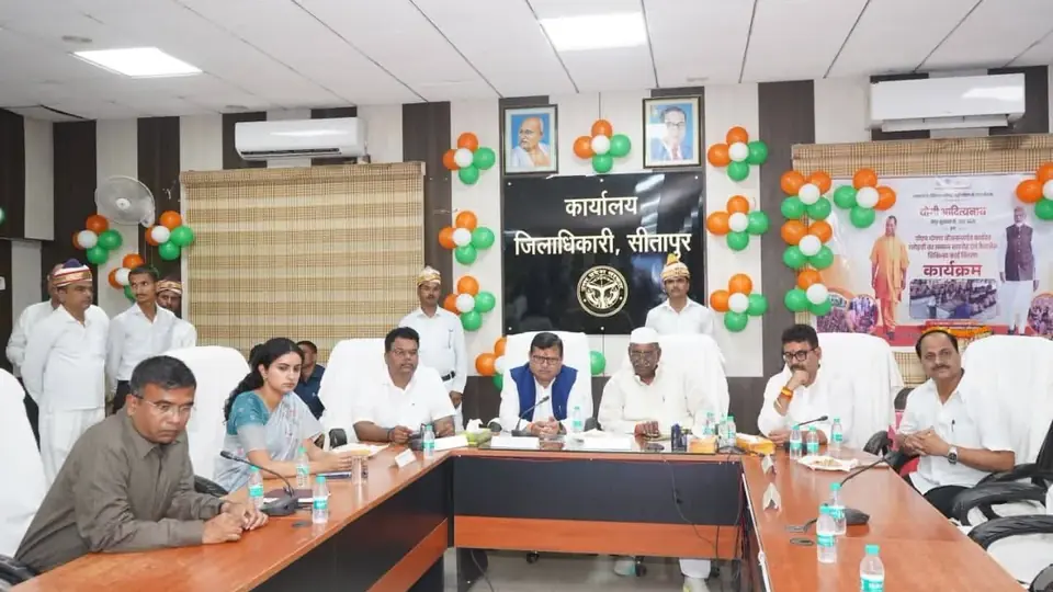Chief Minister honors PM Poshan cook Kiran Devi for nutritious meal service