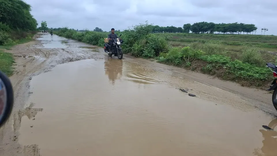 Shravasti road turns into waterlogged death trap after monsoon rains, accidents mount
