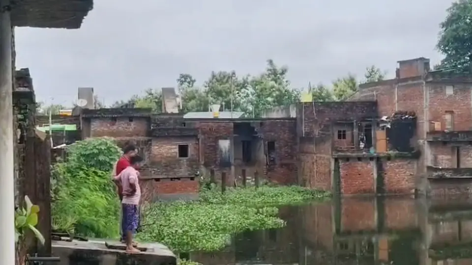 Body found floating in pond behind madrasah in Shravasti sparks panic