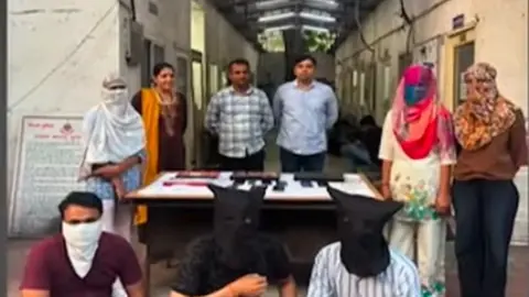 दिल्ली पुलिस ने एयरलाइन जॉब रैकेट का भंडाफोड़ किया, छह गिरफ्तार