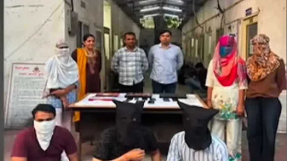 दिल्ली पुलिस ने एयरलाइन जॉब रैकेट का भंडाफोड़ किया, छह गिरफ्तार
