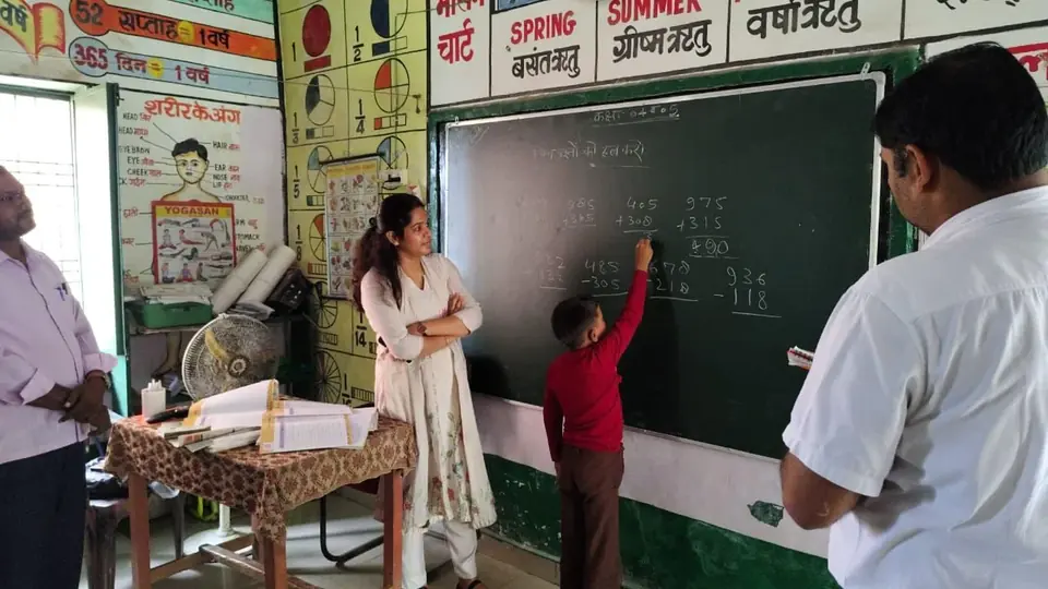 District Magistrate finds attendance gaps, irregularities at Shravasti primary school