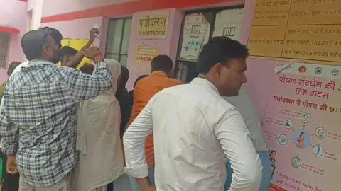 श्रावस्ती में वायरल फीवर का प्रकोप, प्रतिदिन 350 मरीज अस्पताल पहुंच रहे