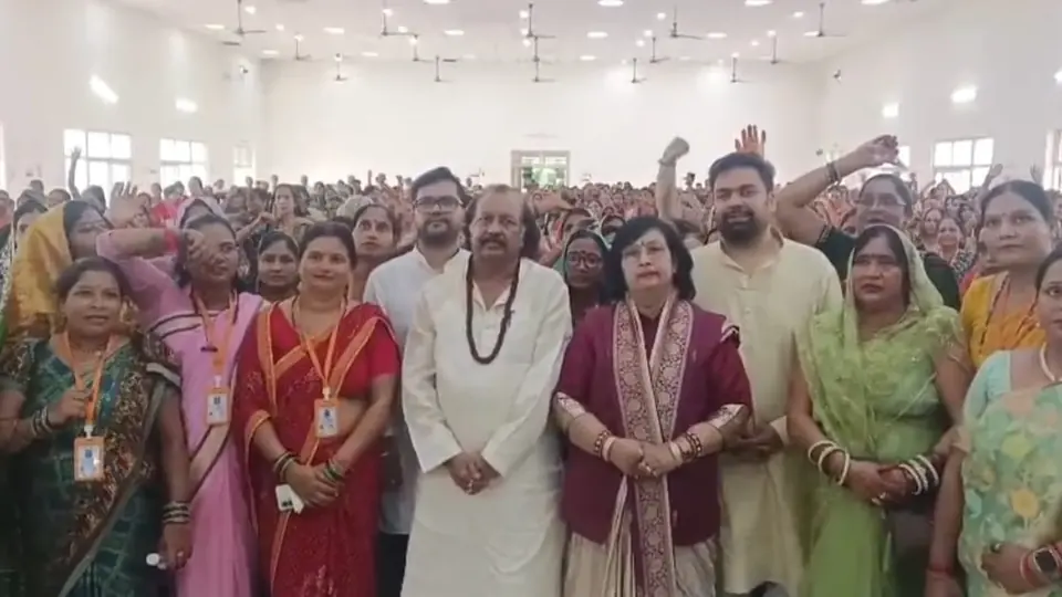 UP minister Pratibha Shukla celebrates Raksha Bandhan with over thousand women workers