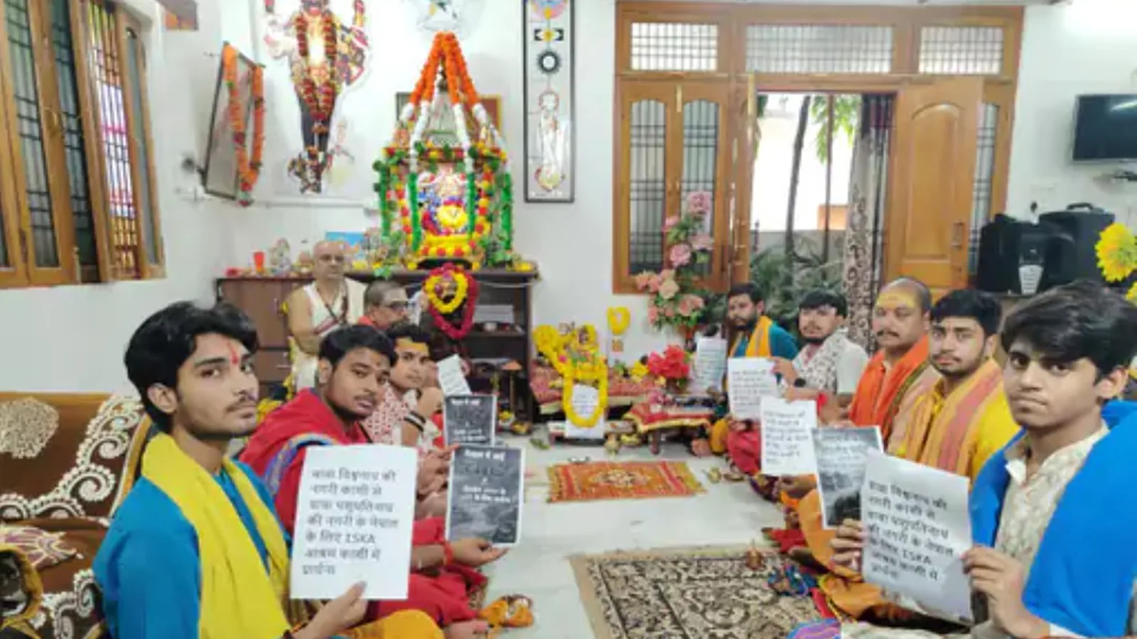 Varanasi holds Vedic prayer ceremony for Nepal flood victims, stranded tourists