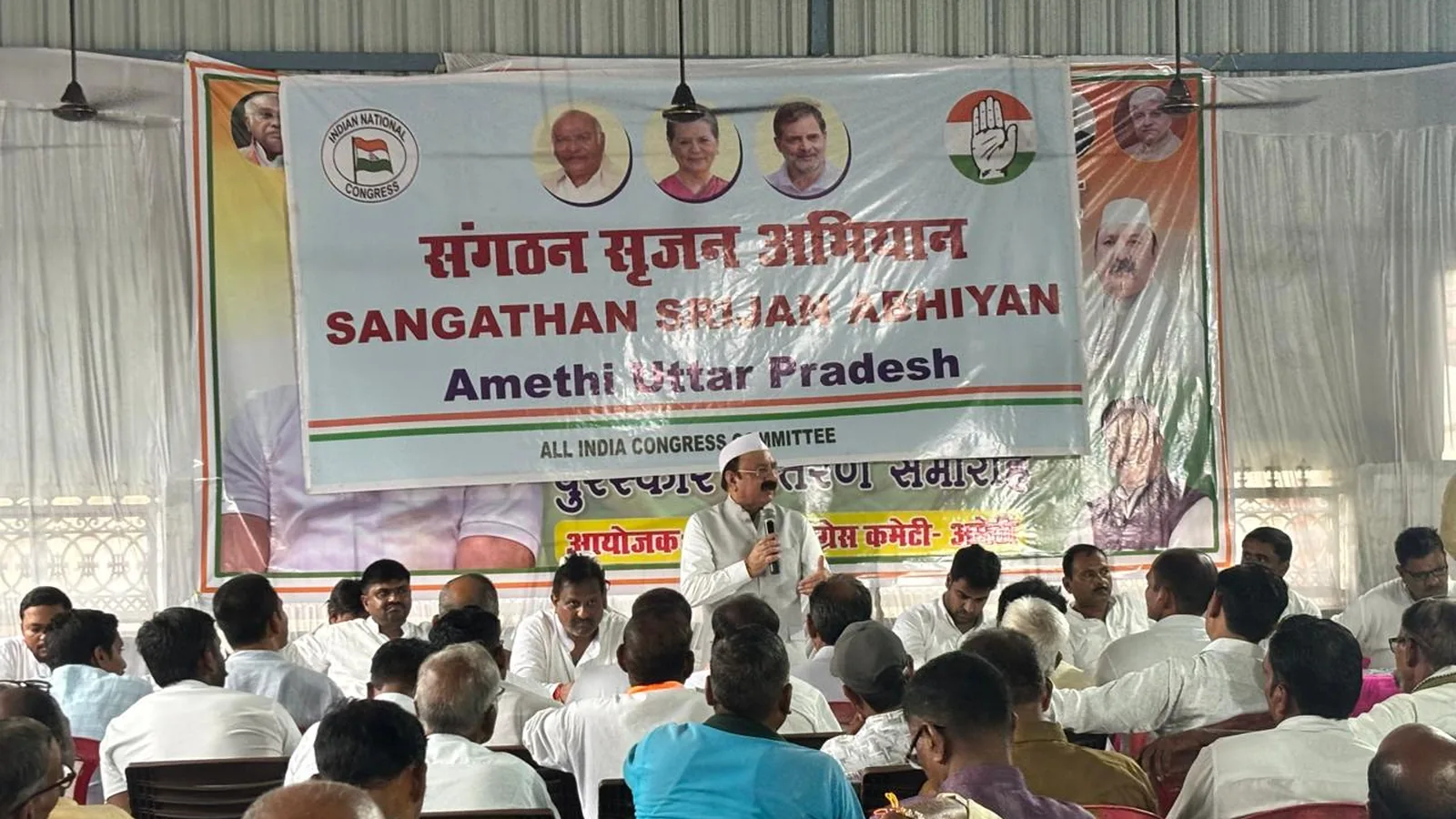 अमेठी में राजीव गांधी निबंध प्रतियोगिता में 156 बच्चों को पुरस्कार
