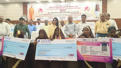 गोंडा में पीएम पोषण योजना की रसोइयों को मिले कैशलेस मेडिकल कार्ड और बढ़ी तनख्वाह