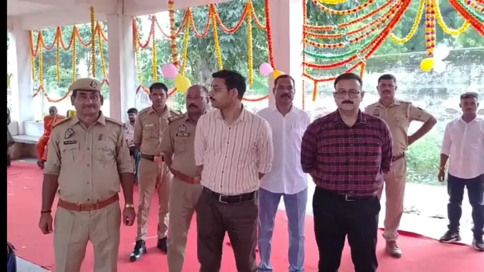 रायबरेली जेल में कैदियों की बहनों ने सलाखों के पीछे राखी बांधी