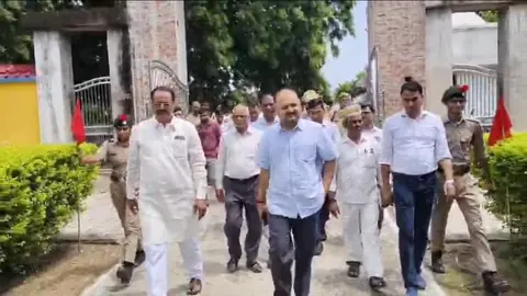 District Magistrate joins students as ordinary citizen in Pratapgarh debate event