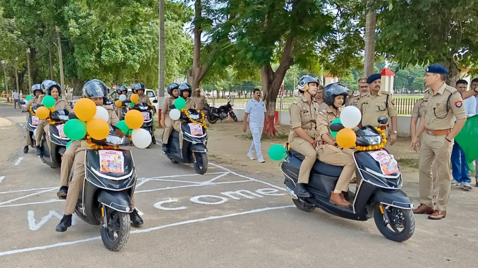 Pratapgarh police give ten scooters to female officers for women's safety patrols