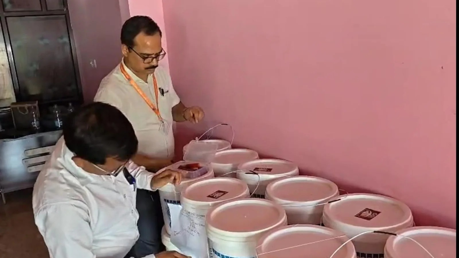रायबरेली में रक्षाबंधन से पहले खाद्य विभाग ने घटिया मिठाई के खिलाफ बड़ी कार्रवाई की