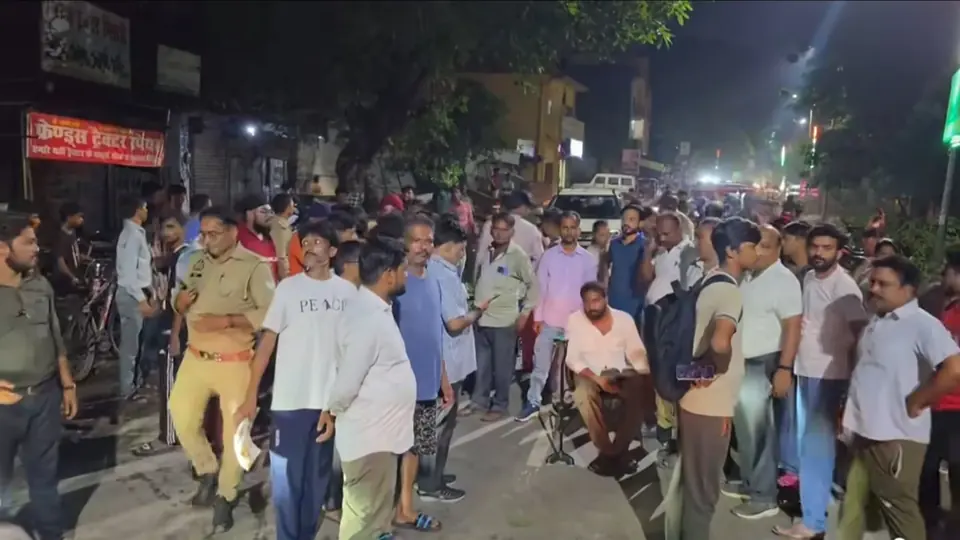 Baharaich residents block road over 24-hour power outage, acute water crisis